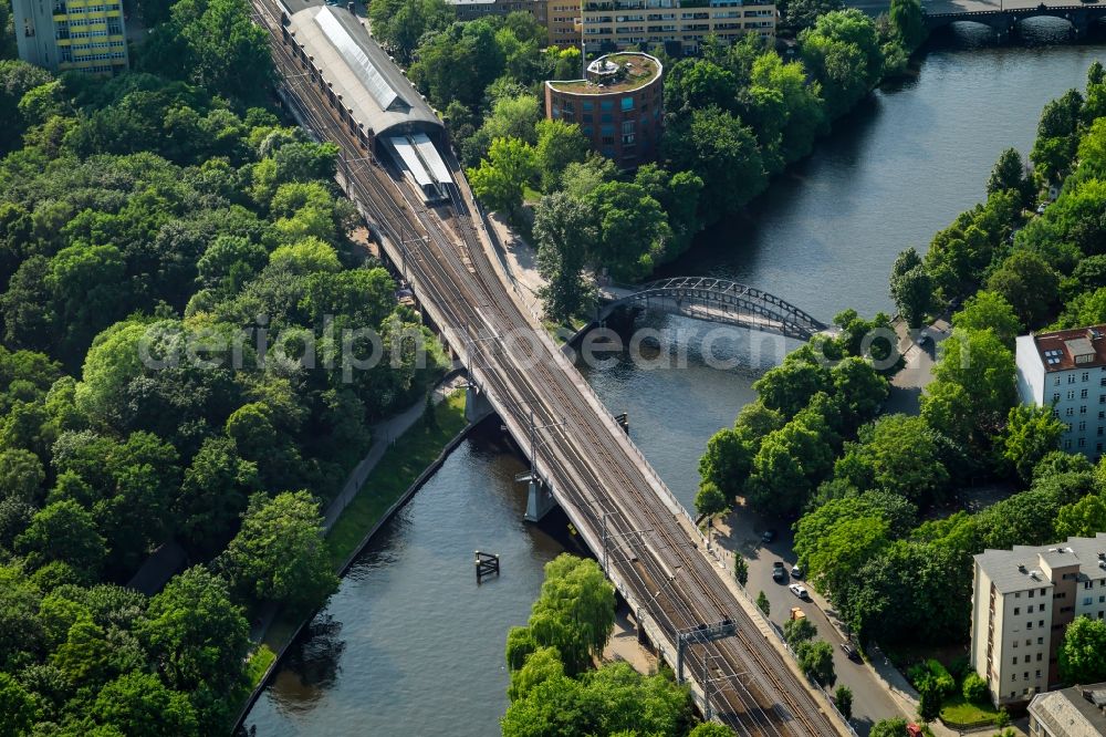 Aerial image Berlin - Station building and track systems of the S-Bahn station Bellevue in Berlin. Here carry the bridge rails on the Spree