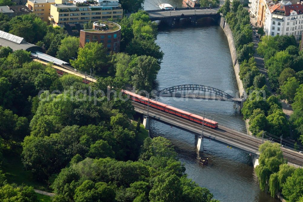 Berlin from the bird's eye view: Station building and track systems of the S-Bahn station Bellevue in Berlin. Here carry the bridge rails on the Spree