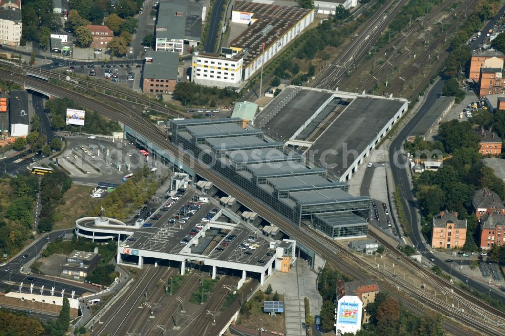 Aerial image Berlin - Station building and track systems of the S-Bahn station Berlin Suedkreuz in the district Schoeneberg in Berlin