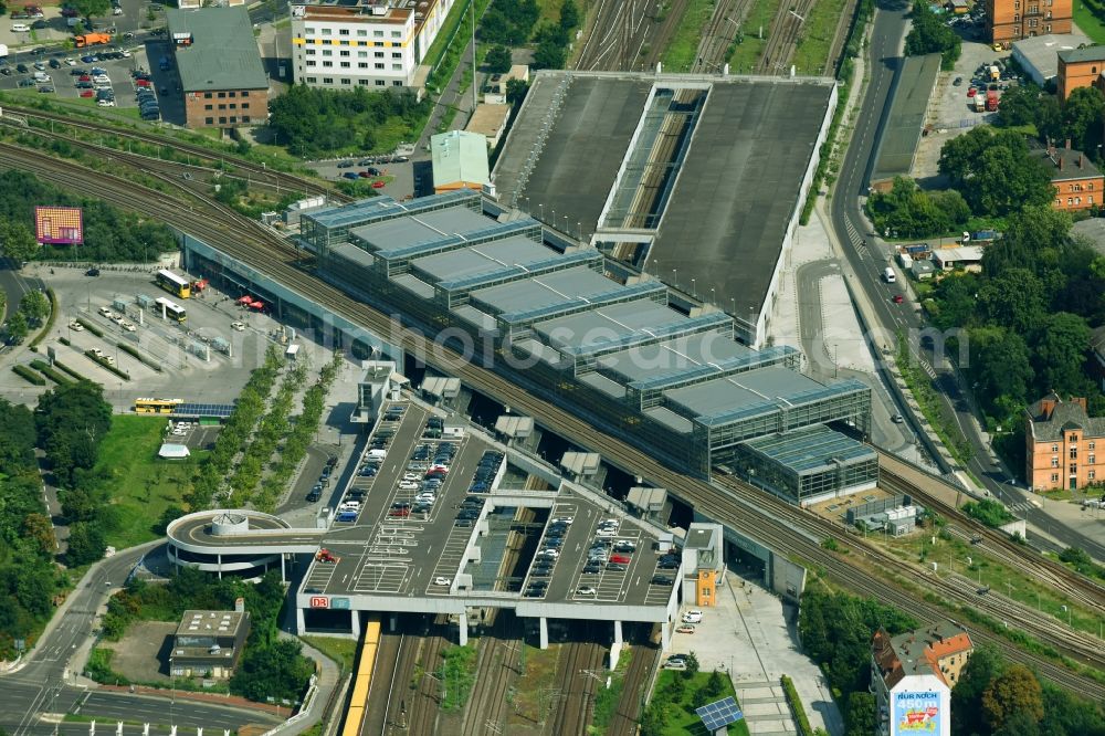 Aerial image Berlin - Station building and track systems of the S-Bahn station Berlin Suedkreuz in the district Schoeneberg in Berlin