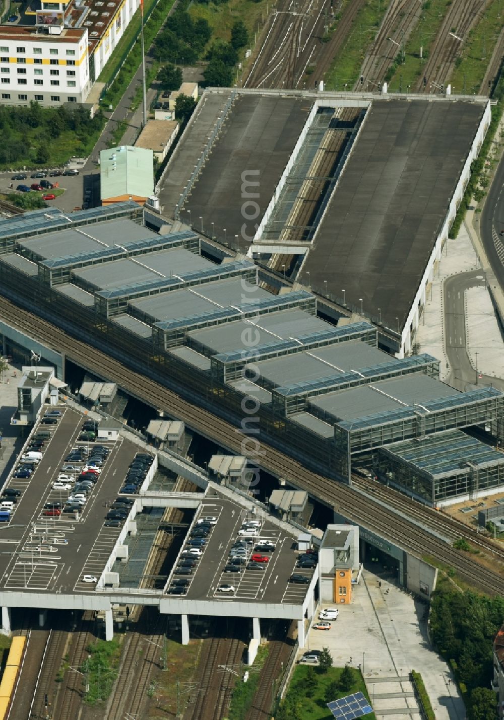 Aerial photograph Berlin - Station building and track systems of the S-Bahn station Berlin Suedkreuz in the district Schoeneberg in Berlin