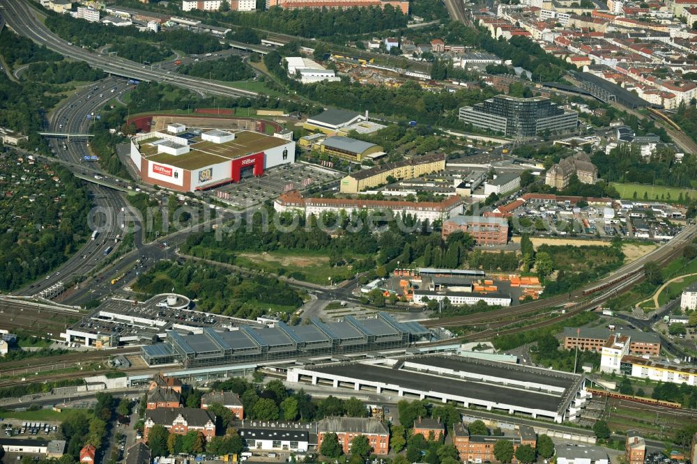 Aerial image Berlin - Station building and track systems of the S-Bahn station Berlin Suedkreuz in the district Schoeneberg in Berlin