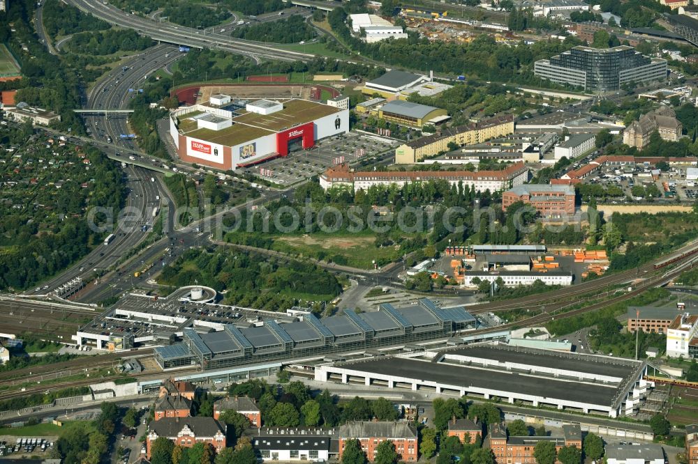 Berlin from above - Station building and track systems of the S-Bahn station Berlin Suedkreuz in the district Schoeneberg in Berlin