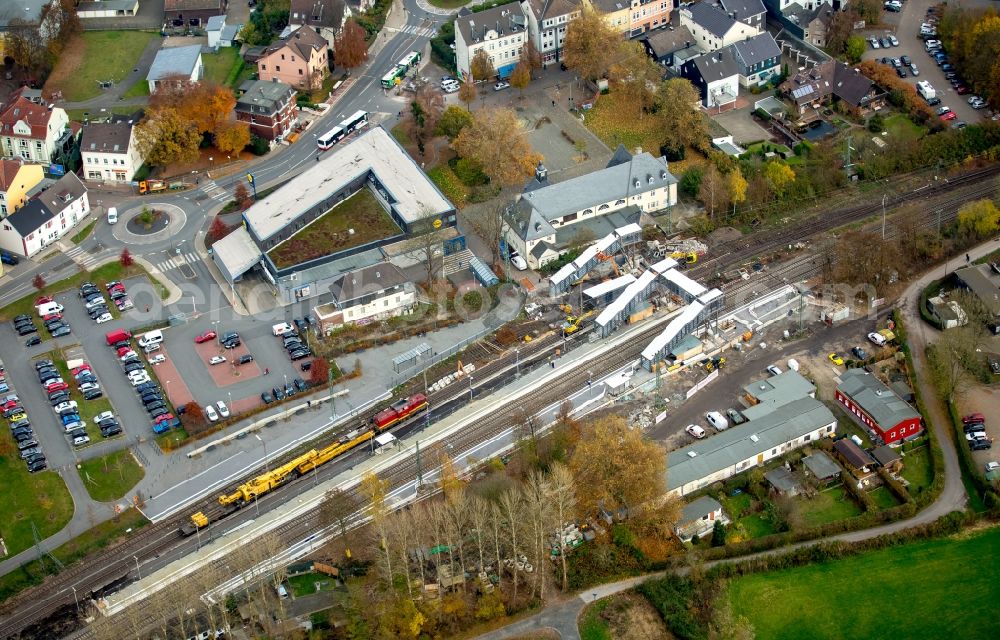 Bochum from the bird's eye view: Station building and track systems and pedestrian bridge of the S-Bahn station Bochum-Dahlhausen in Bochum in the state North Rhine-Westphalia