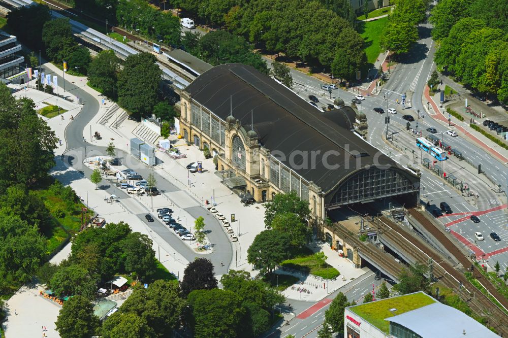 Hamburg from the bird's eye view: Station building and track systems of the S-Bahn station Dammtor in the district Sankt Pauli in Hamburg, Germany