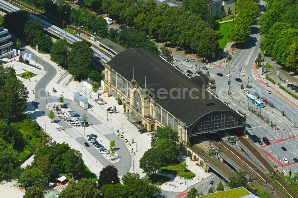 Aerial image Hamburg - Station building and track systems of the S-Bahn station Dammtor in the district Sankt Pauli in Hamburg, Germany