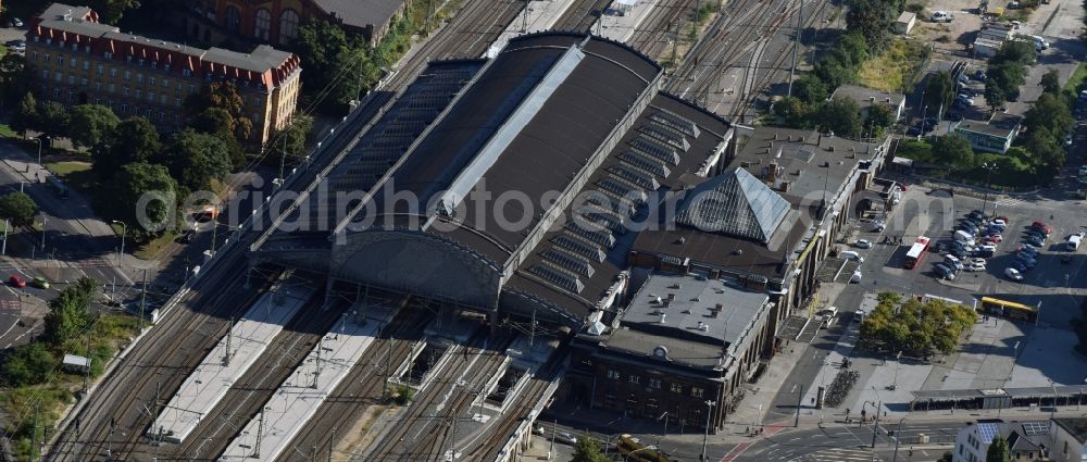 Aerial photograph Dresden - Station building and track systems of the station Dresden-Neustadt in Dresden in the state Saxony