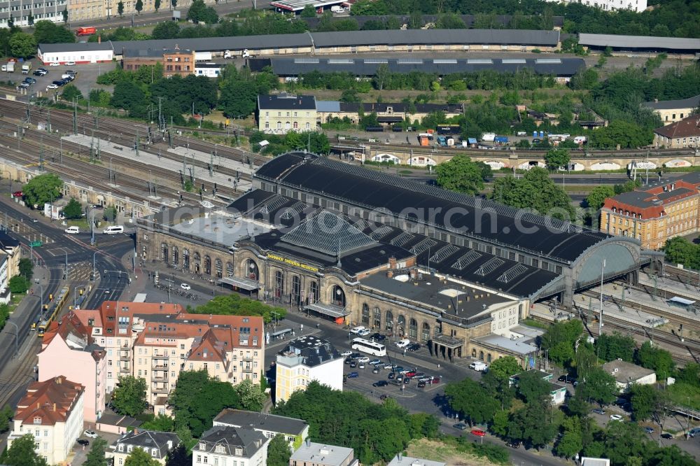 Dresden from the bird's eye view: Station building and track systems of the S-Bahn station Dresden-Neustadt in the district Neustadt in Dresden in the state Saxony, Germany