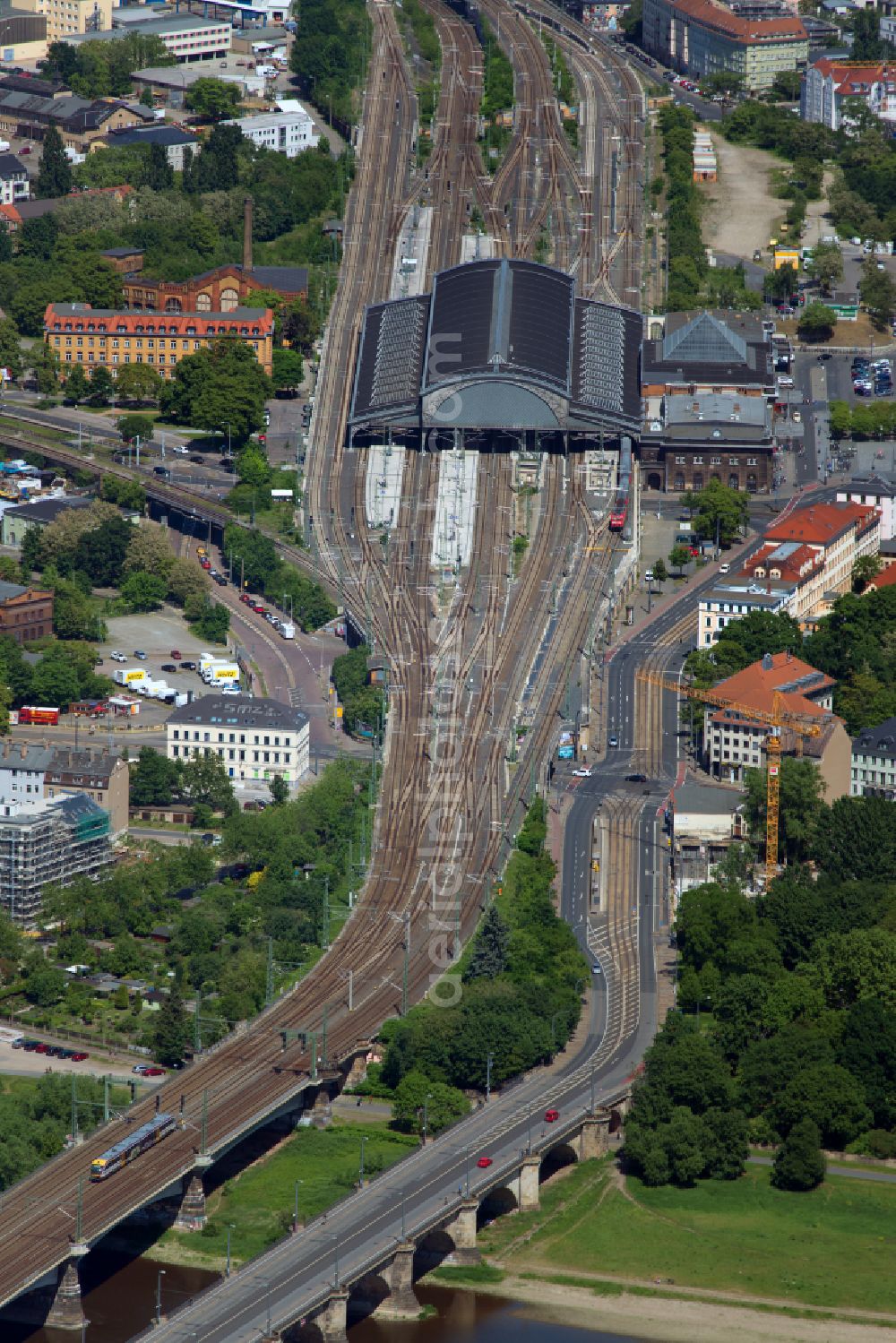 Dresden from the bird's eye view: station building and track systems of the S-Bahn station Dresden-Neustadt on place Schlesischer Platz in the district Neustadt in Dresden in the state Saxony, Germany