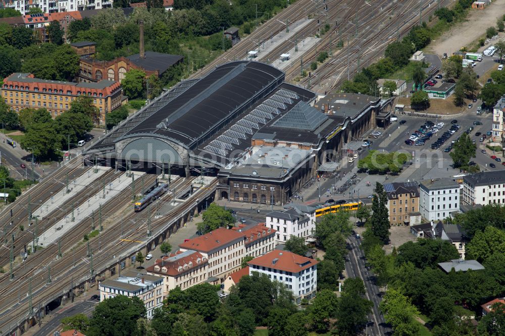 Aerial image Dresden - station building and track systems of the S-Bahn station Dresden-Neustadt on place Schlesischer Platz in the district Neustadt in Dresden in the state Saxony, Germany