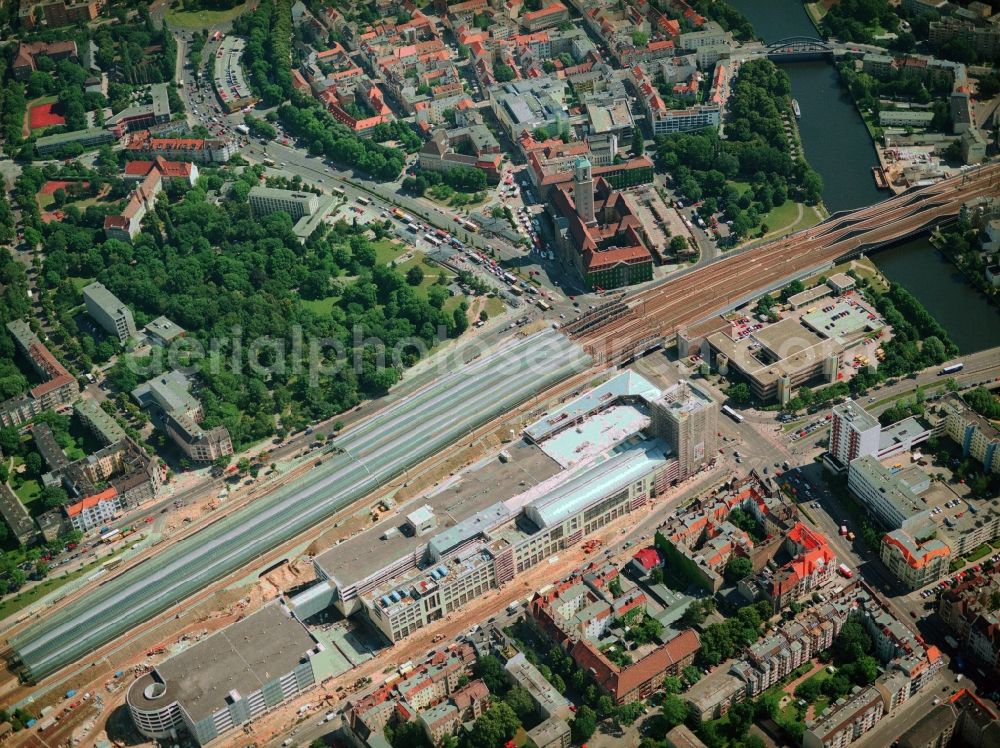 Berlin from above - Station building and track systems of the S-Bahn station to the shopping center Spandau Arcaden and the rail profile over the Havel Bridge in Berlin in Germany