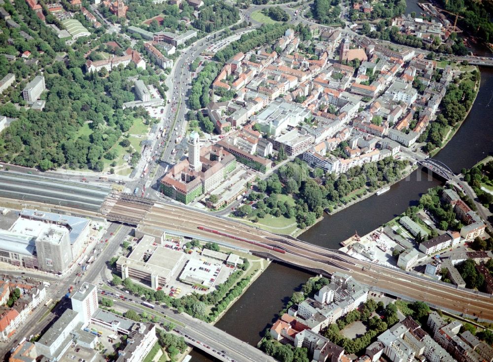 Aerial image Berlin - Station building and track systems of the S-Bahn station to the shopping center Spandau Arcaden and the rail profile over the Havel Bridge in Berlin in Germany