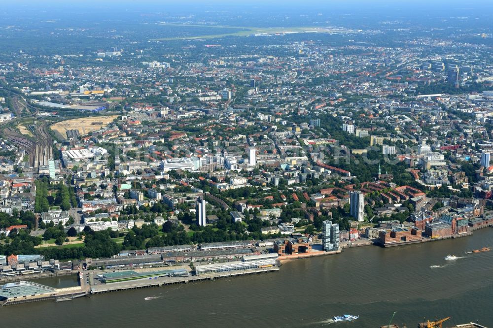 Aerial photograph Hamburg - Station building and track systems of the S-Bahn station Hamburg - Altona in Hamburg in Hamburg, Germany