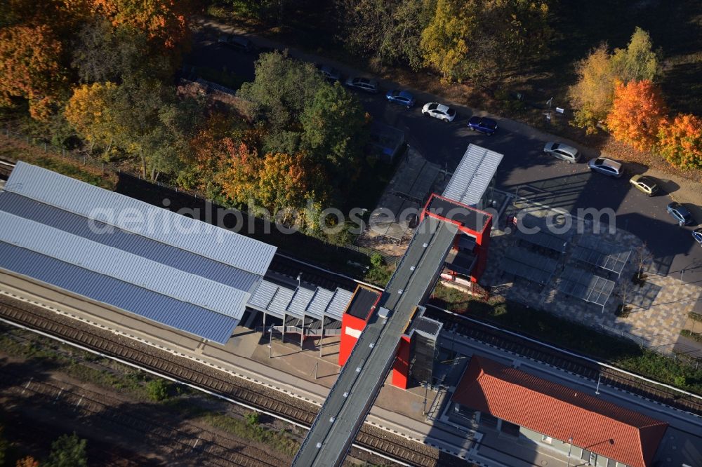 Aerial image Hoppegarten - Station building and track systems of the S-Bahn station Hoppegarten(Mark) in Hoppegarten in the state Brandenburg