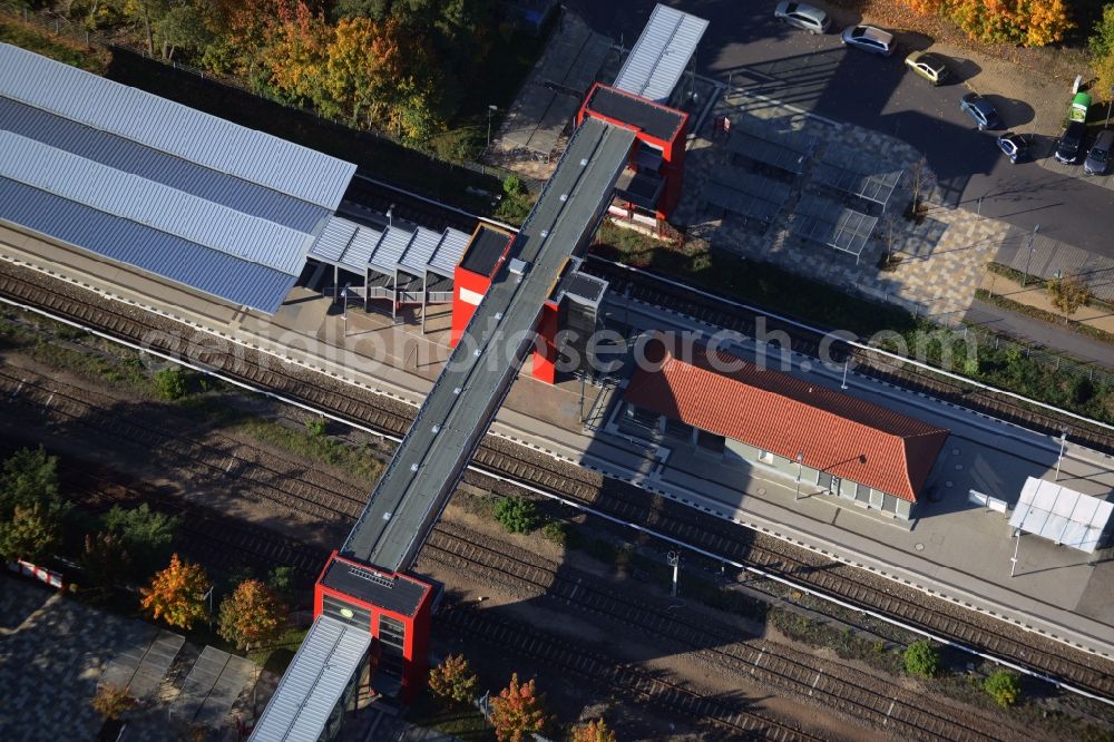 Aerial photograph Hoppegarten - Station building and track systems of the S-Bahn station Hoppegarten(Mark) in Hoppegarten in the state Brandenburg