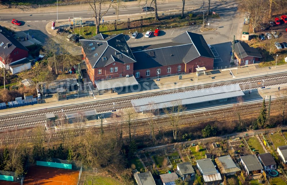 Essen from the bird's eye view: Station building and track systems of the S-Bahn station Kettwig in Essen in the state North Rhine-Westphalia