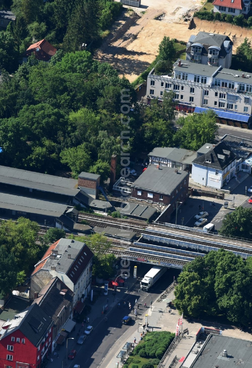 Berlin from the bird's eye view: Station building and track systems of the S-Bahn station Mahlsdorf on Hoenower Strasse in Berlin