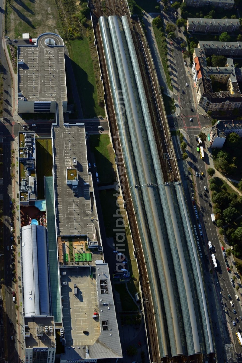 Aerial image Berlin - Station building and track systems of the S-Bahn station in the district Spandau in Berlin, Germany