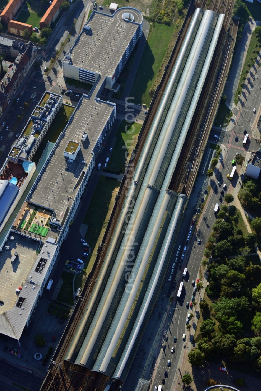 Aerial photograph Berlin - Station building and track systems of the S-Bahn station in the district Spandau in Berlin, Germany