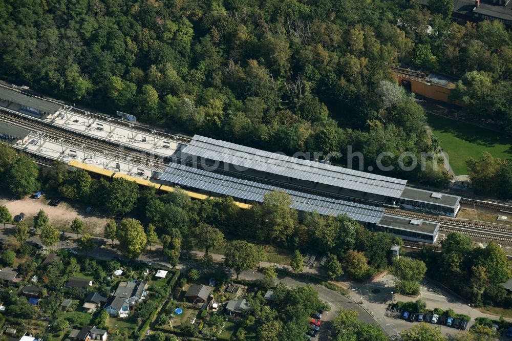 Aerial photograph Berlin - Station building and track systems of the S-Bahn station Priesterweg in the Schoeneberg part of Berlin