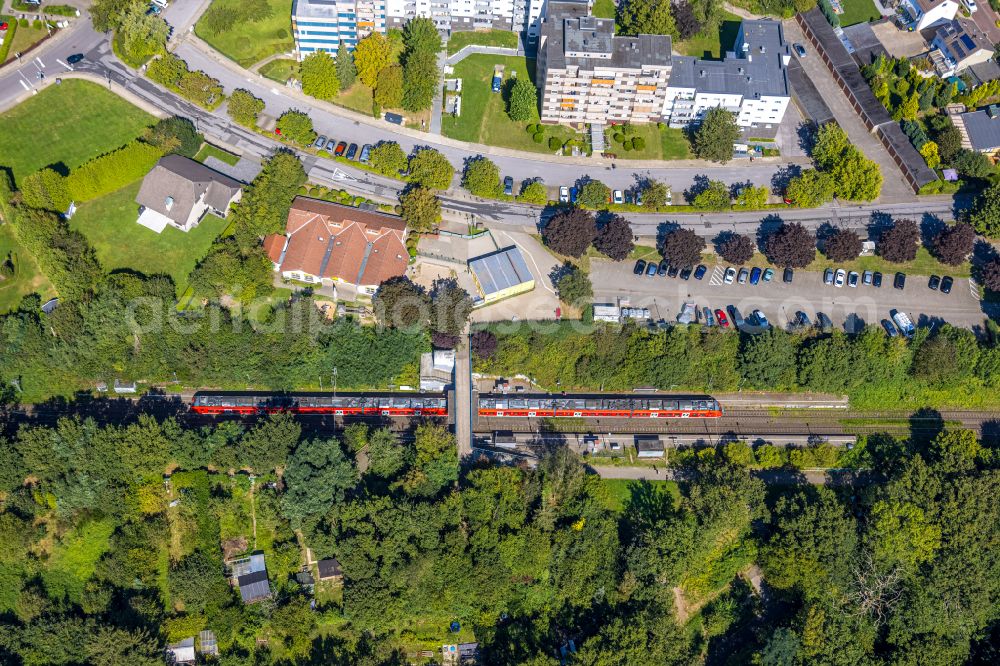 Aerial image Gevelsberg - Station building and track systems of the S-Bahn station with train of Deutschen Bahn and pedestrian bridge at Burbecker street in Gevelsberg in the state North Rhine-Westphalia