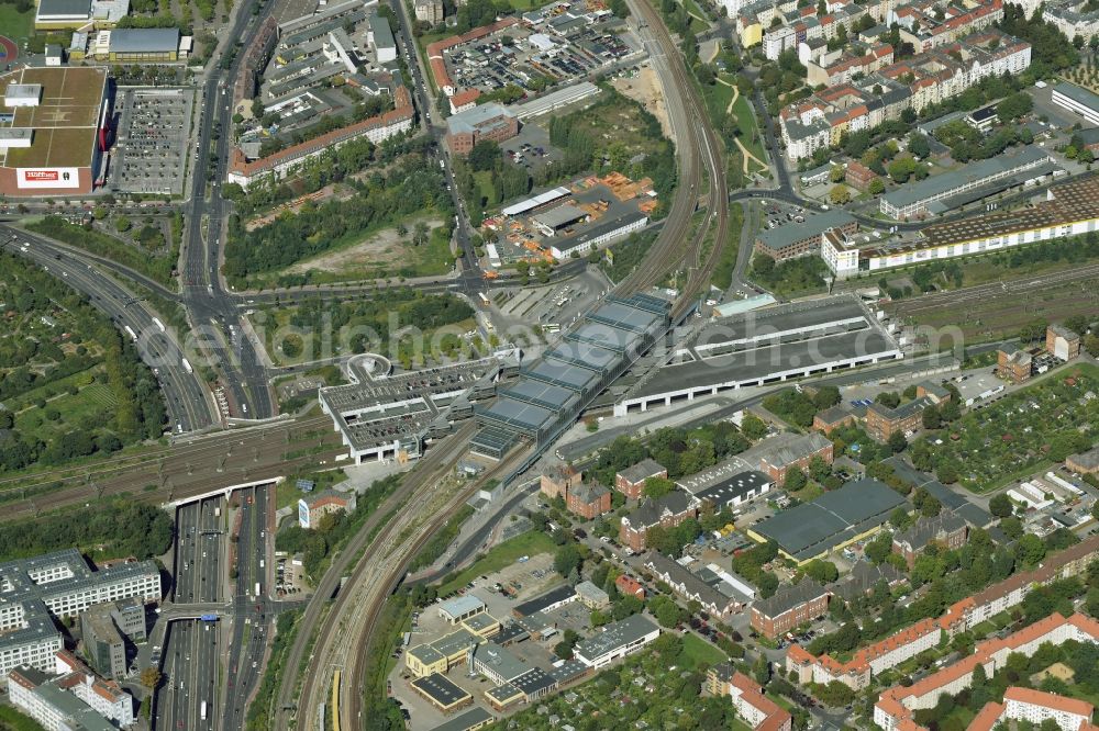 Aerial photograph Berlin - Station building and track systems of the S-Bahn station Suedkreuz in Tempelhof in Berlin