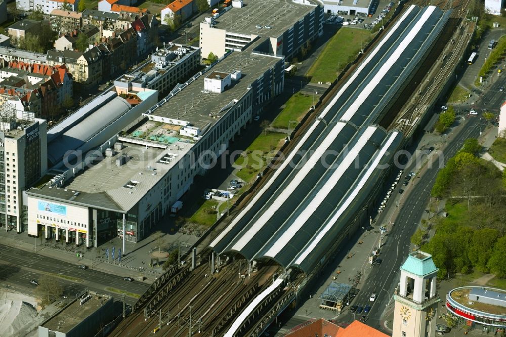 Berlin from above - Station building and track systems of the S-Bahn station Spandau and then shopping mall Spandau Arcaden on Klosterstrasse in the district Spandau in Berlin, Germany