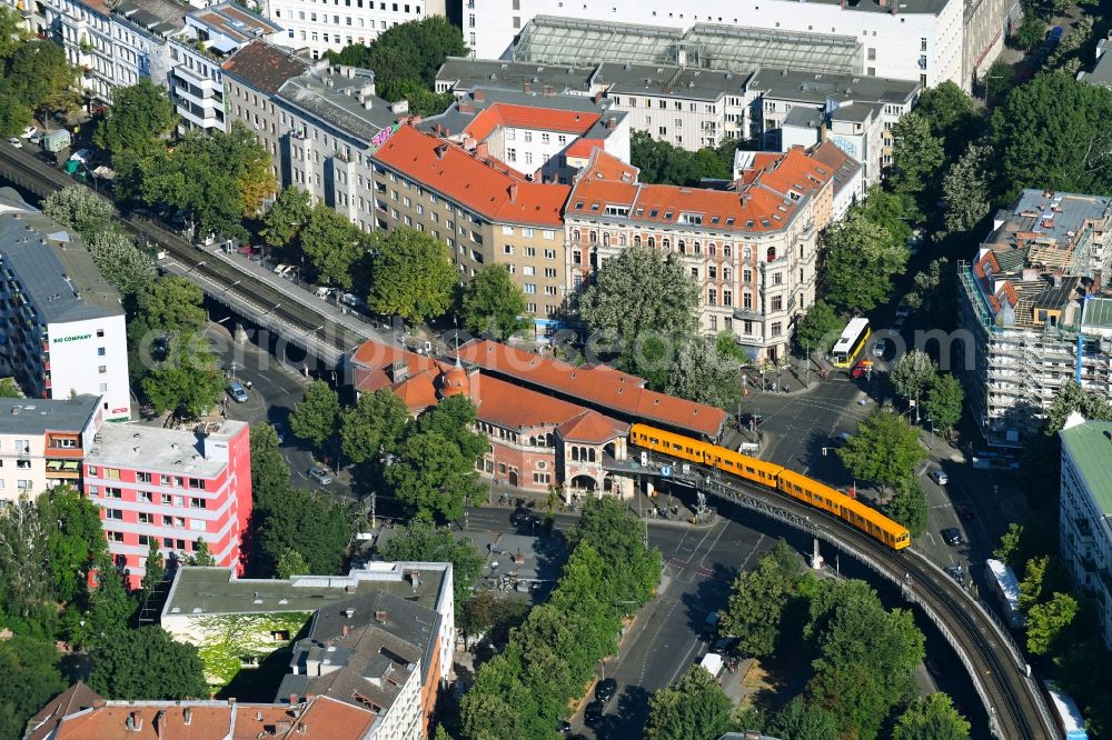 Aerial photograph Berlin - Station building and track systems of Metro subway station Schlesisches Tor along the Skalitzer Strasse - Oberbaumstrasse in the district Kreuzberg in Berlin, Germany