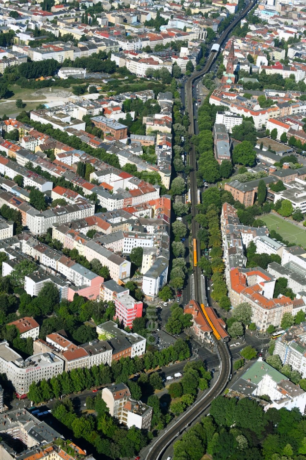 Berlin from the bird's eye view: Station building and track systems of Metro subway station Schlesisches Tor along the Skalitzer Strasse - Oberbaumstrasse in the district Kreuzberg in Berlin, Germany