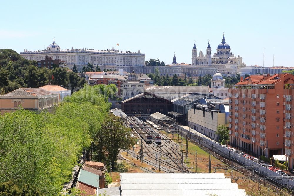 Madrid from the bird's eye view: Station building and track systems of Metro subway station Principe Pio in Madrid in Comunidad de Madrid, Spain. Looking southeast to the Royal Palace ( Palacio Real de Madrid ) and the Almudena Cathedral