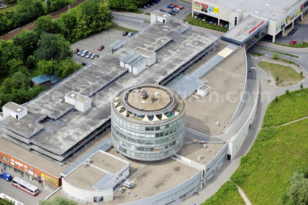 Aerial image Bernau - Blick auf die Bahnhofspassagen in der Börnicker Chaussee in Bernau. Das Einkaufszentrum wurde 1996 eröffnet und wird von der Peter Fritz Immobilien GbR mbH verwaltet. View to the railway station passages in the Börnicker Chaussee in Bernau.The center was opened in 1996 and is managed from the Peter Fritz Immobilien GbR mbH.