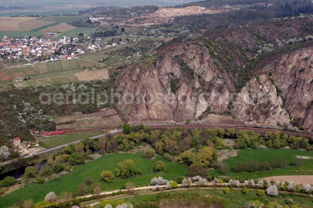 Bad Münster am Stein-Ebernburg from above - Blick auf die Bahnlinie der Nahetalbahn bei Bad Münster am Stein-Ebernburg in Rheinland Pfalz. View to the railway of the Nahetalbahn near Bad Münster am Stein-Ebernburg in Rheinland Pfalz.