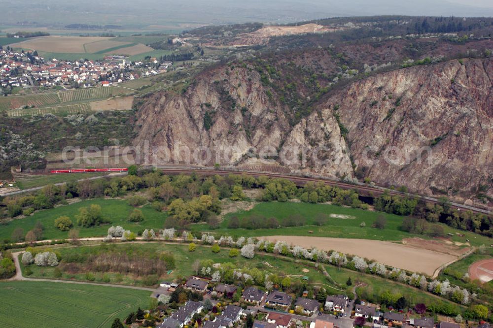 Aerial image Bad Münster am Stein-Ebernburg - Blick auf die Bahnlinie der Nahetalbahn bei Bad Münster am Stein-Ebernburg in Rheinland Pfalz. View to the railway of the Nahetalbahn near Bad Münster am Stein-Ebernburg in Rheinland Pfalz.