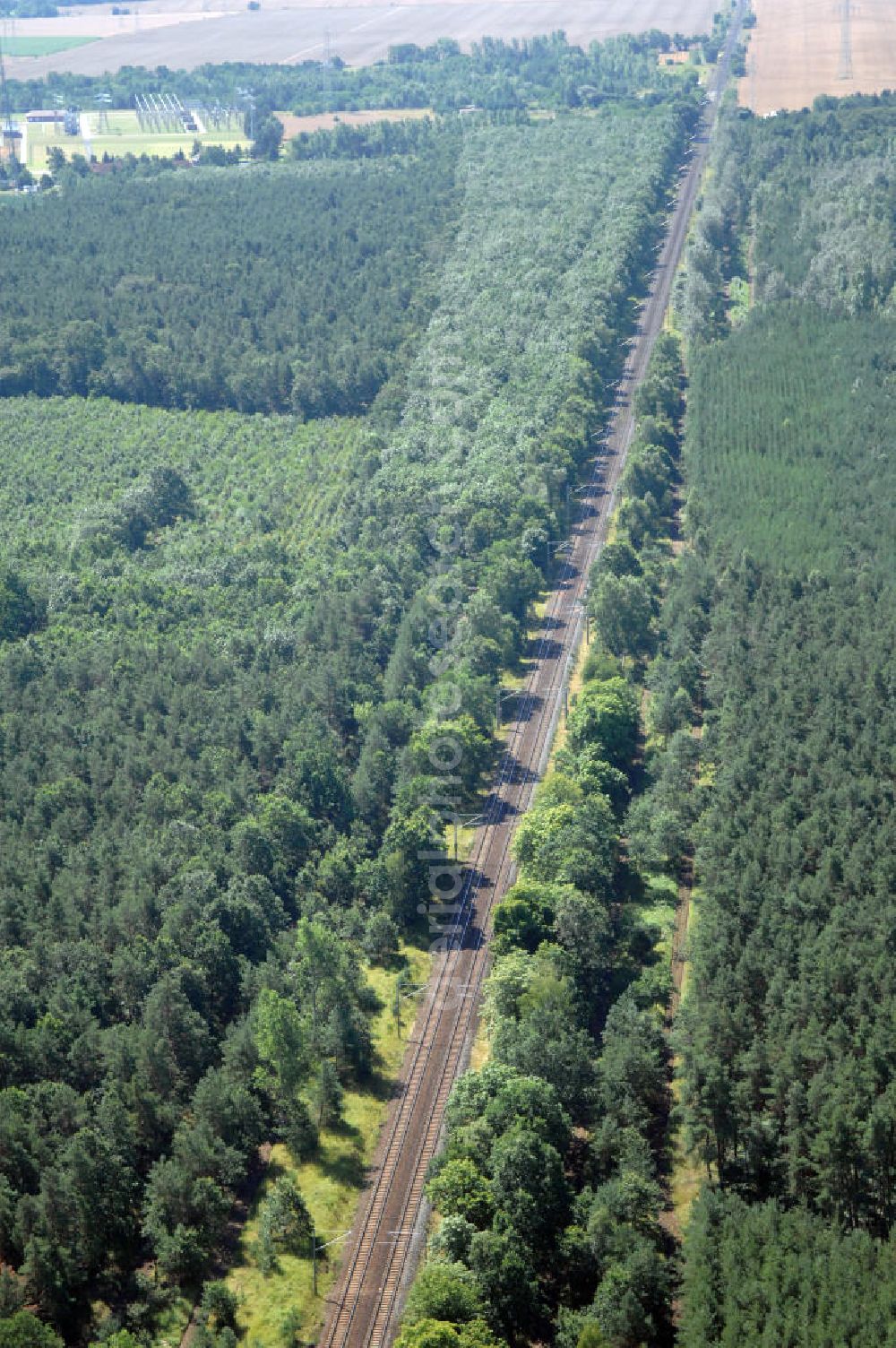 Dessau-Roßlau from the bird's eye view: Blick auf die Bahnstrecke von Dessau-Roßlau nach Bitterfeld-Wolfen. Bis zum 30. Juni 2007 war Wolfen eine eigenständige Stadt. Dessau-Roßlau und Wolfen sind ca. 25 km voneinan der entfernt.