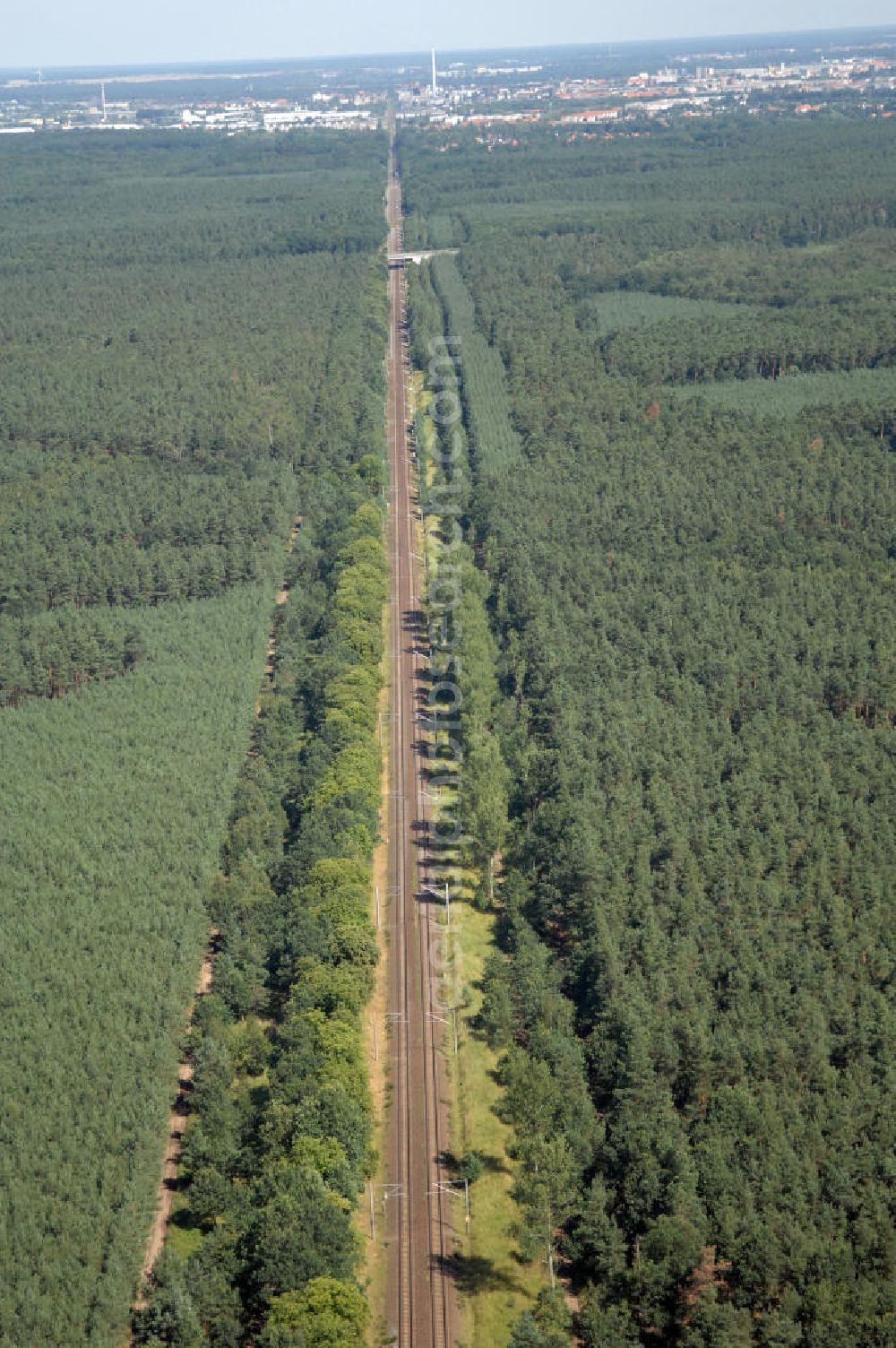 Aerial image Dessau-Roßlau - Blick auf die Bahnstrecke von Dessau-Roßlau nach Bitterfeld-Wolfen. Bis zum 30. Juni 2007 war Wolfen eine eigenständige Stadt. Dessau-Roßlau und Wolfen sind ca. 25 km voneinan der entfernt.