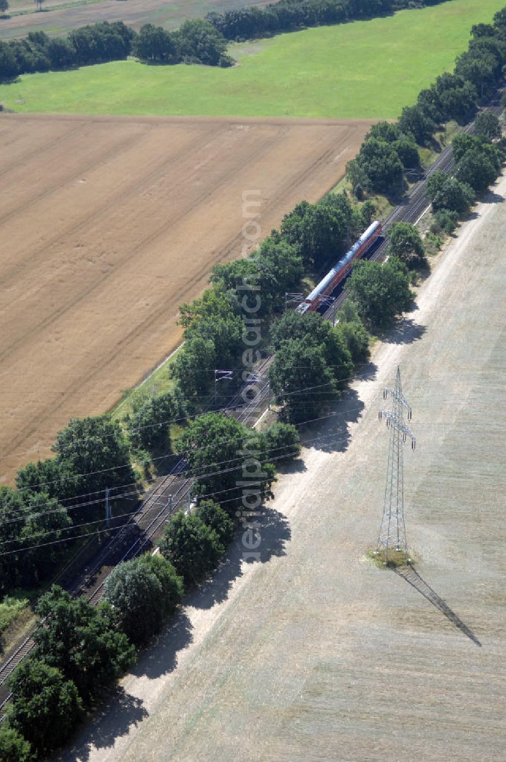 Aerial image Dessau-Roßlau - Blick auf die Bahnstrecke von Dessau-Roßlau nach Bitterfeld-Wolfen. Bis zum 30. Juni 2007 war Wolfen eine eigenständige Stadt. Dessau-Roßlau und Wolfen sind ca. 25 km voneinan der entfernt.