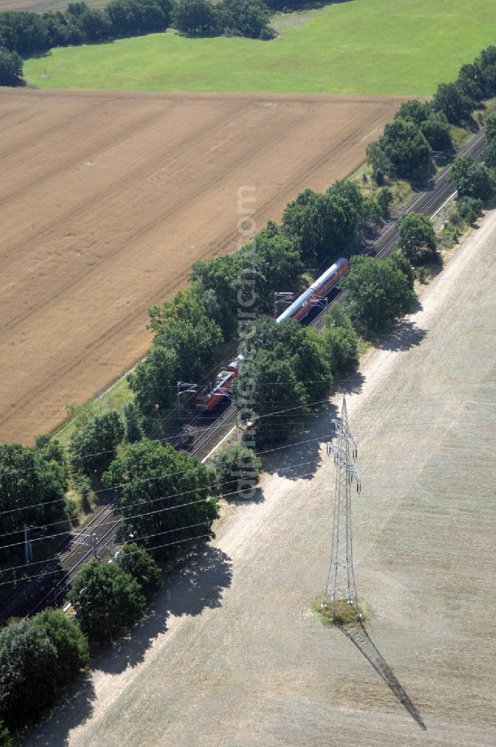 Aerial photograph Dessau-Roßlau - Blick auf die Bahnstrecke von Dessau-Roßlau nach Bitterfeld-Wolfen. Bis zum 30. Juni 2007 war Wolfen eine eigenständige Stadt. Dessau-Roßlau und Wolfen sind ca. 25 km voneinan der entfernt.