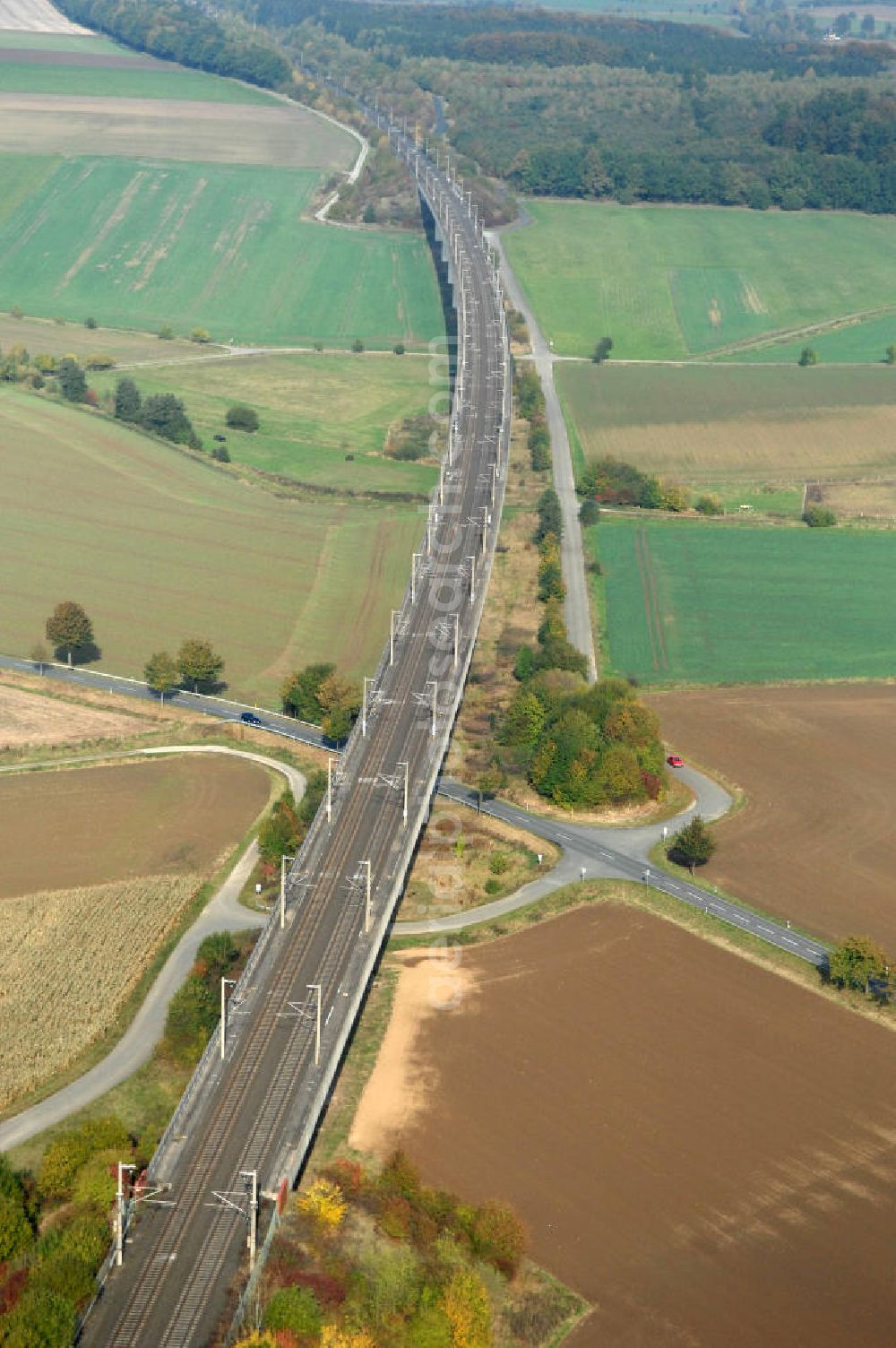 Ohlenrode from above - Blick auf die Bahntrasse über die L486, auf der Strecke Hannover - Würzburg.