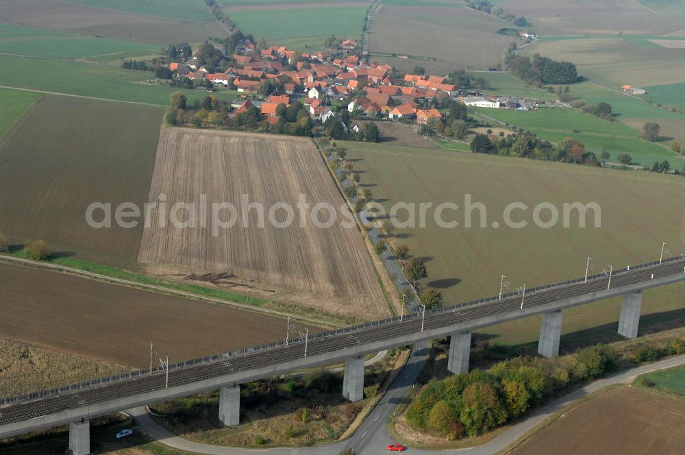 Ohlenrode from the bird's eye view: Blick auf die Bahntrasse über die L486, auf der Strecke Hannover - Würzburg.