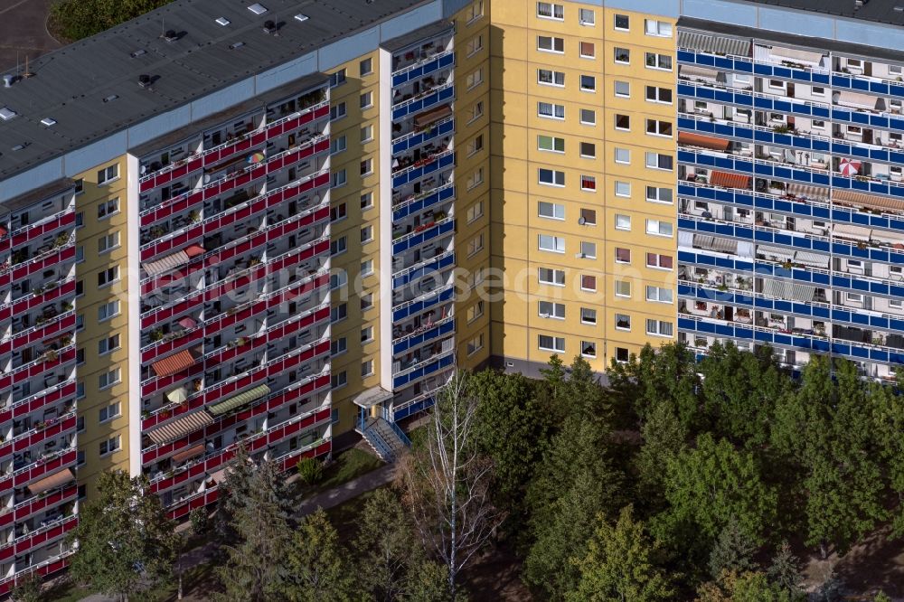 Aerial image Leipzig - Balconies and windows Facade of the high-rise residential development on Breisgaustrasse in Leipzig in the state Saxony, Germany