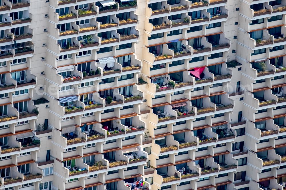 Dortmund from above - Balconies and windows Facade of the high-rise residential development in Dortmund in the state North Rhine-Westphalia