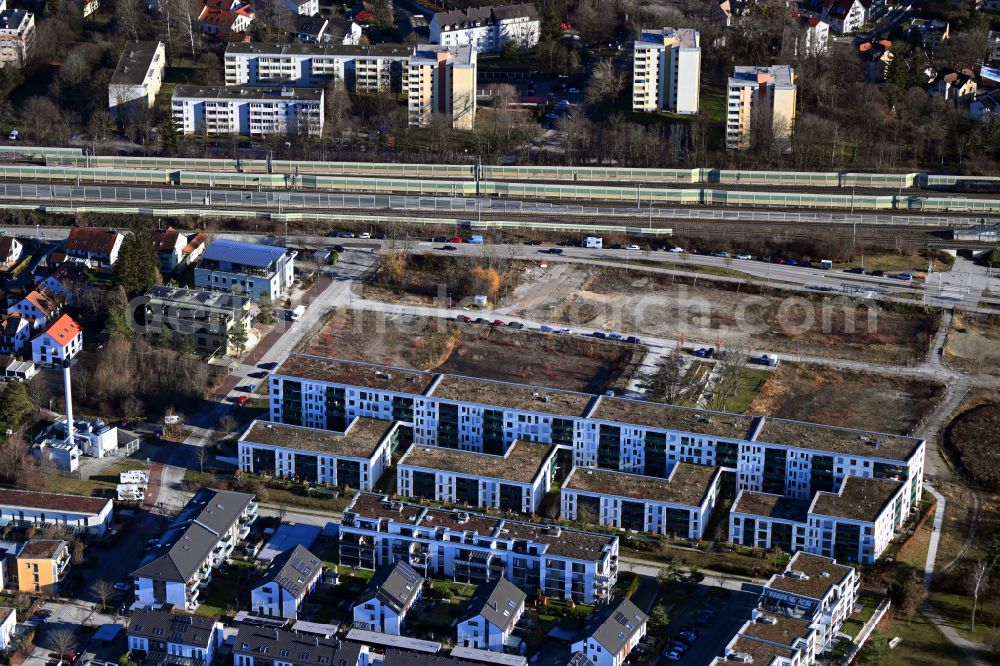 Karlsfeld from the bird's eye view: Balconies and windows Facade of the high-rise residential development on street Edeltraut-Klapproth-Strasse in Karlsfeld in the state Bavaria, Germany