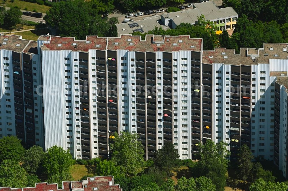 Aerial image Berlin - Balconies and windows Facade of the high-rise residential development on Sollmannweg in the district Neukoelln in Berlin, Germany