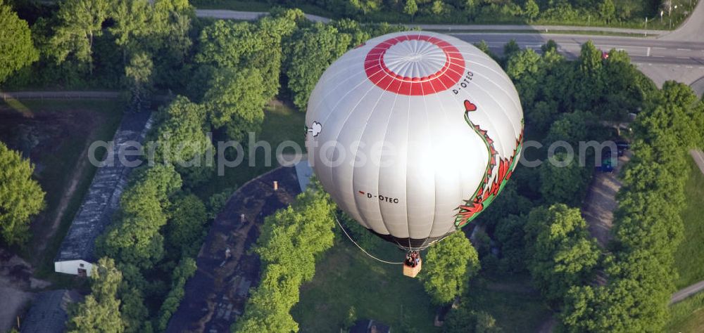 Torgau from above - Sicht auf einen Heißluftballon über Torgau. View to a hot-air balloon above the town Torgau.