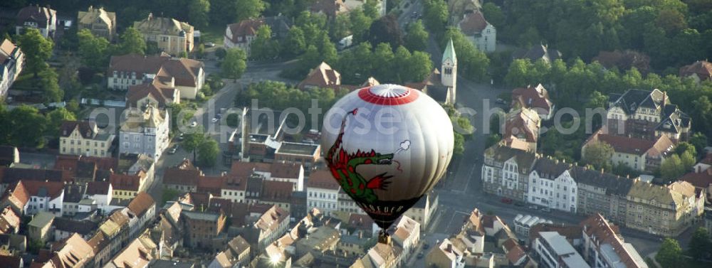 Torgau from the bird's eye view: Sicht auf einen Heißluftballon über Torgau. View to a hot-air balloon above the town Torgau.