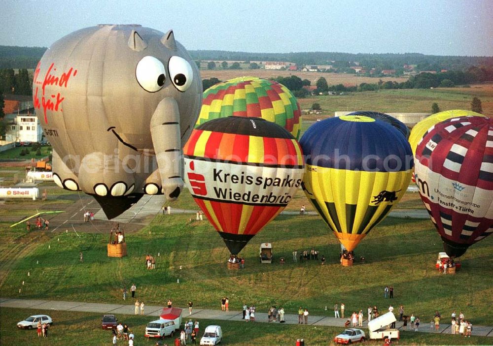 Strausberg / Brandenburg from the bird's eye view: Ballonfahrertreffen am Flugplatz Strausberg