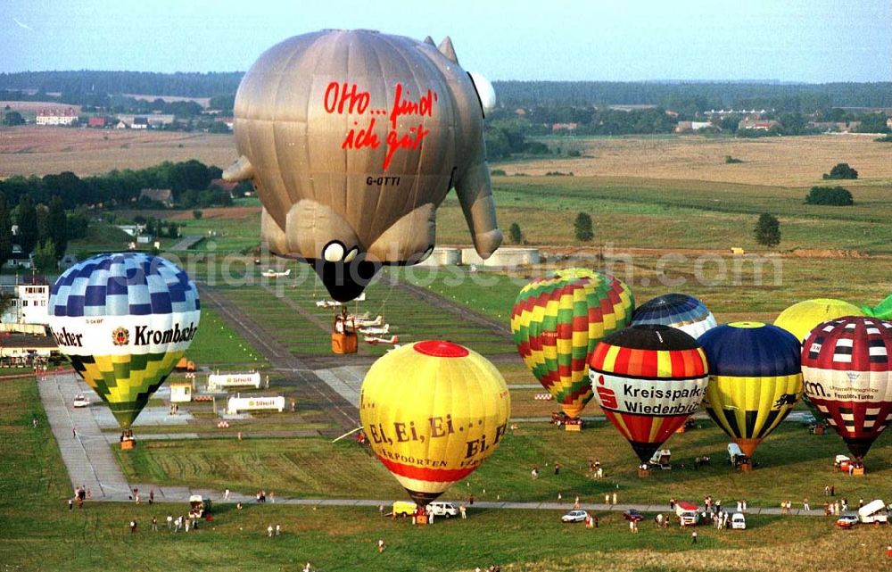 Aerial photograph Strausberg / Brandenburg - Ballonfahrertreffen am Flugplatz Strausberg