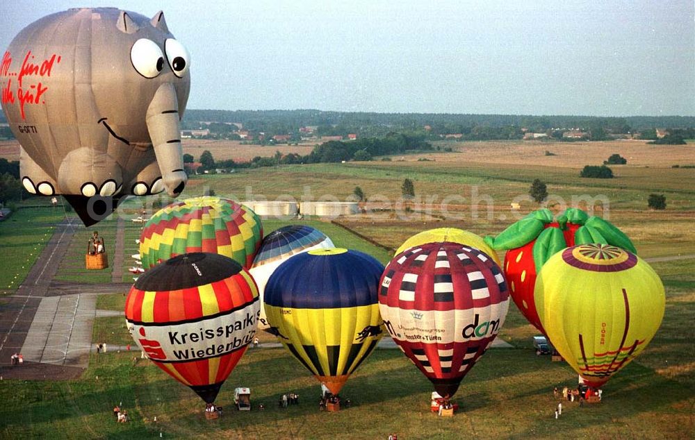 Aerial image Strausberg / Brandenburg - Ballonfahrertreffen am Flugplatz Strausberg