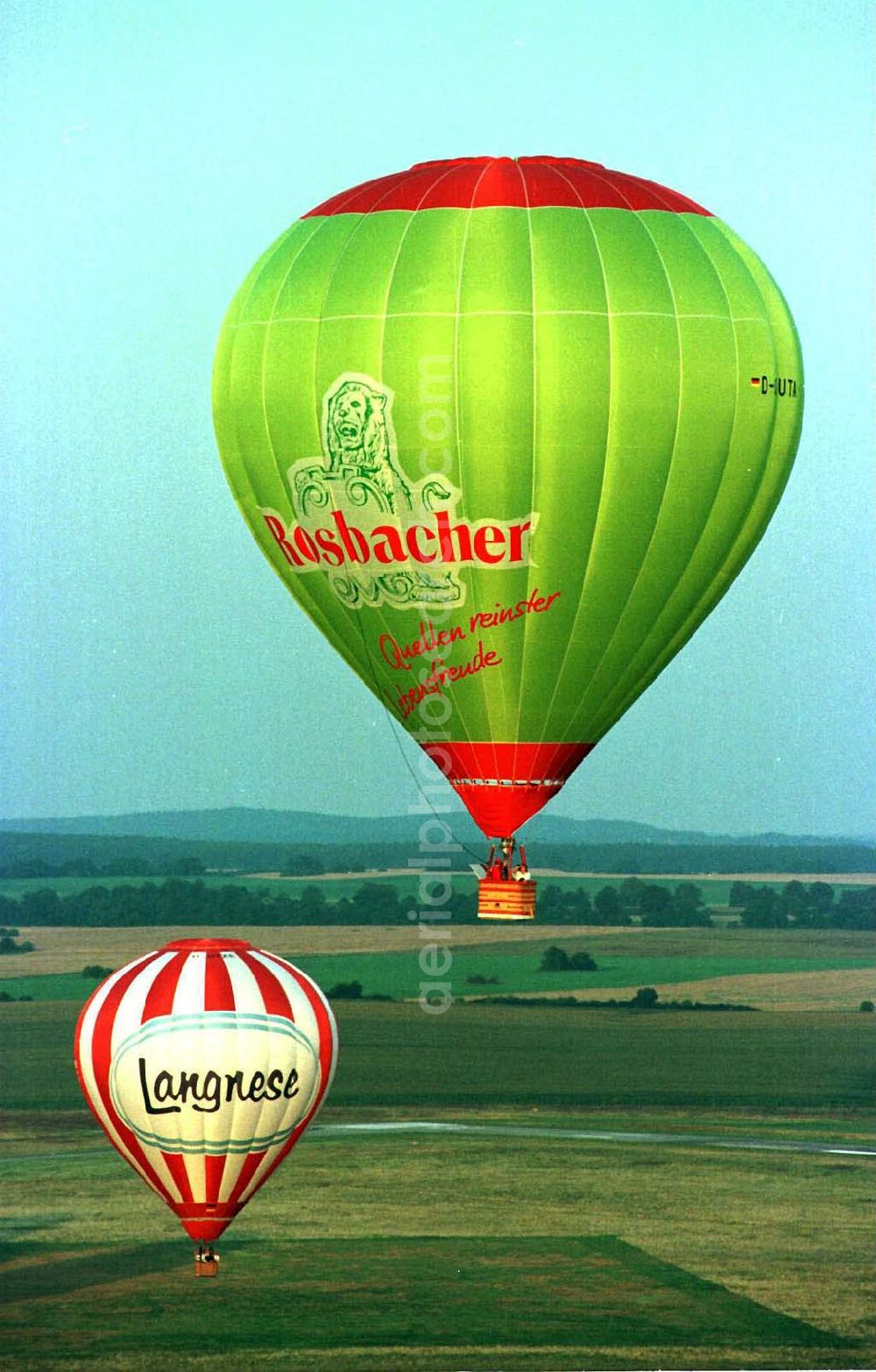 Strausberg / Brandenburg from the bird's eye view: Ballonfahrertreffen am Flugplatz Strausberg