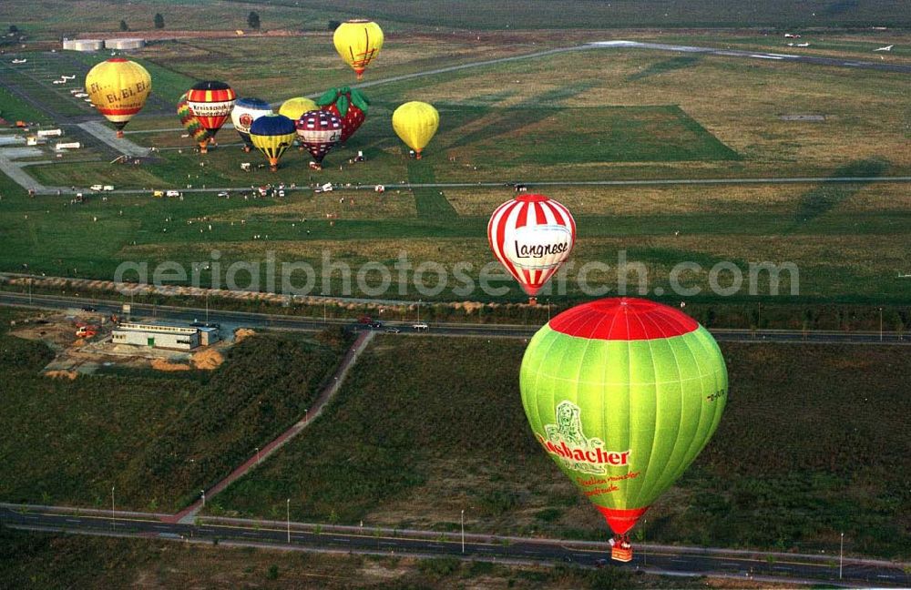 Aerial image Strausberg / Brandenburg - Ballonfahrertreffen am Flugplatz Strausberg